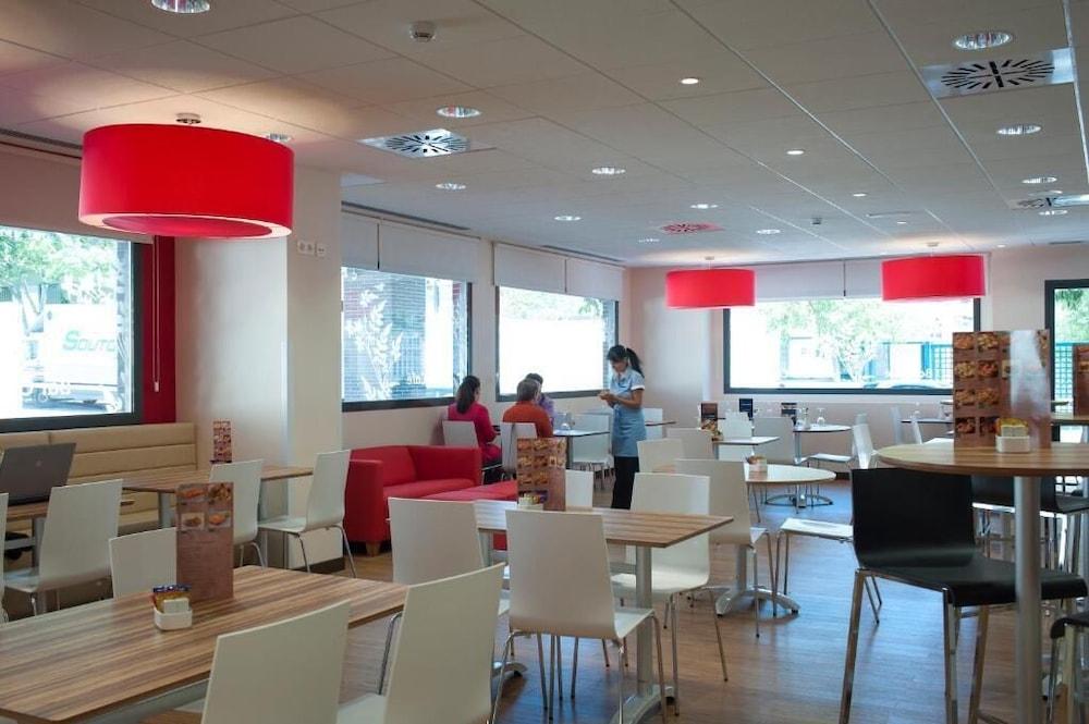 Travelodge Madrid Metropolitano מראה חיצוני תמונה